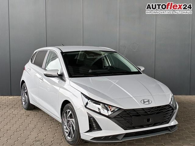 Hyundai i20 Pure 1.2 MPI / Navi PDC Hinten + Kamera Abgedunkelte Scheiben Tempomat Alu 16" 