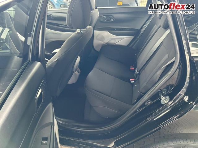 Hyundai i20 Pure 1.2 MPI / Navi PDC Hinten + Kamera Abgedunkelte Scheiben Tempomat Alu 16" 