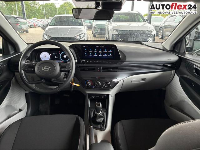 Hyundai i20 Pure 1.2 MPI / Navi PDC Hinten + Kamera Abgedunkelte Scheiben Tempomat Alu 16" 