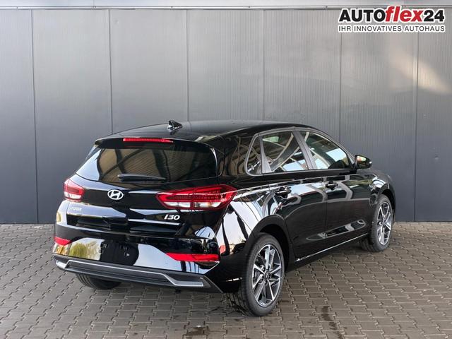 Hyundai i30 Comfort Plus 1.0 T-GDI Navi / PDC V+H mit Kamera Shz Vorne LED Alu 17'' 