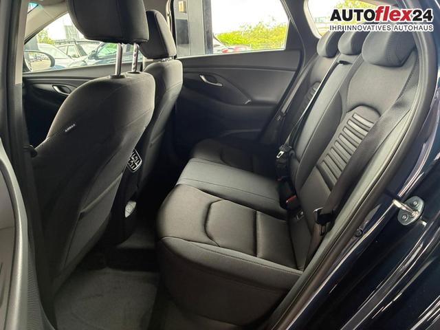 Hyundai i30 Kombi Comfort 1.5 GDI / Navi Tempomat Sitz + Lenkradheizung LED Alu 16'' 