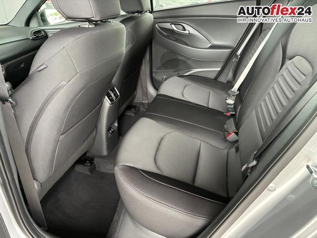 Hyundai i30 Kombi Comfort Plus 1.0 TGDI DCT / Navi Sitz + Lenkradheizung PDC V&H Kamera LED Alu 17" 