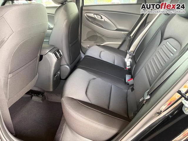 Hyundai i30 Kombi Comfort Plus 1.0 TGDI DCT/ Navi / Sitz + Lenkradheizung PDC V&H Kamera LED Alu 17" 