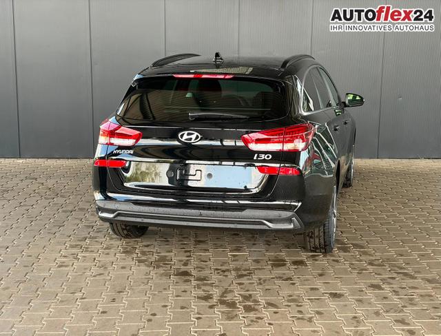 Hyundai i30 Kombi Comfort Plus 1.0 TGDI DCT/ Navi / Sitz + Lenkradheizung PDC V&H Kamera LED Alu 17" 