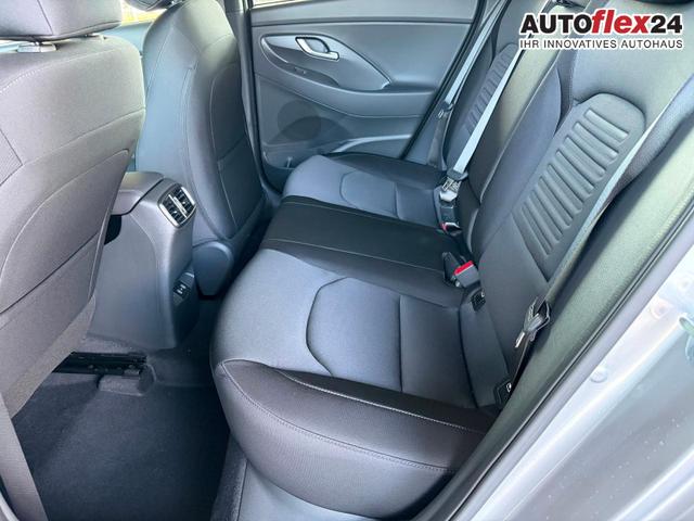 Hyundai i30 Kombi Comfort Plus 1.0 T-GDI DCT Navi/ Totwinkel Assistent/ PDC V&H + Kamera/ Alu 17" 
