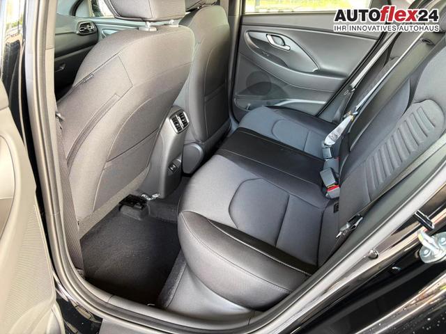 Hyundai i30 Kombi Comfort Plus Navi / ACC Totwinkel Assistent PDC V&H + Kamera/ Alu 17" 