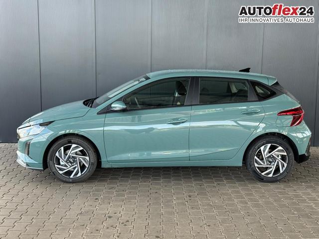 Vorlauffahrzeuge Hyundai i20 - Smart 1.0 T-GDi 90PS 7DCT Automatik / Navi PDC H. mit Kamera SHZ Vorne ALU 16''