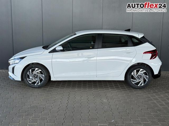 Vorlauffahrzeuge Hyundai i20 - Smart 1.0 T-GDi 90PS 7DCT Automatik / Navi PDC H. mit Kamera SHZ Vorne ALU 16''