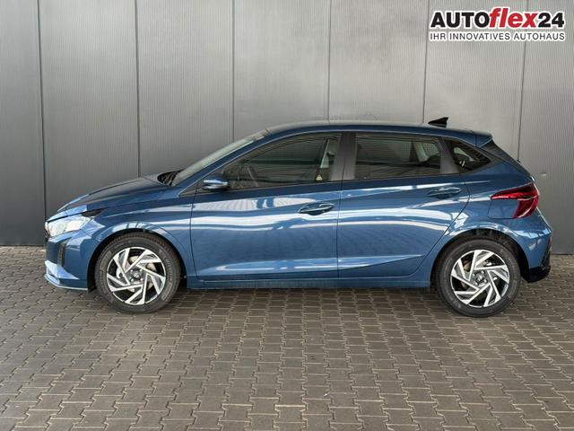 Vorlauffahrzeuge Hyundai i20 - Smart 1.0 T-GDi 90PS 7DCT Automatik / Navi PDC H. mit Kamera SHZ Vorne ALU 16''