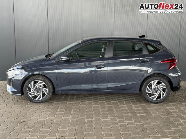 Vorlauffahrzeuge Hyundai i20 - Smart 1.0 T-GDi 90PS 7DCT Automatik / Navi PDC H. mit Kamera SHZ Vorne ALU 16''