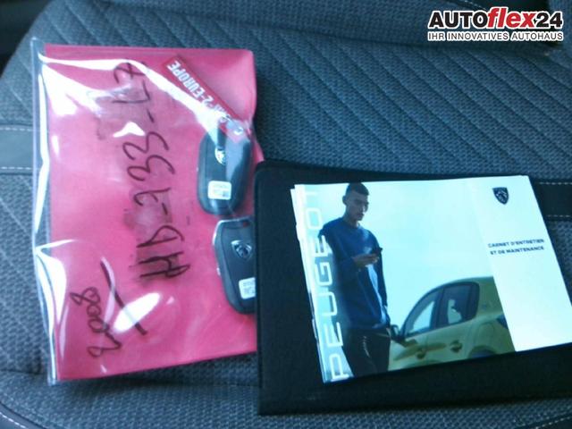 Peugeot 2008 Allure Hybrid 145 (1.2L) e-DCS6 