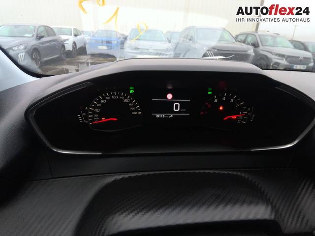 Peugeot 208 Style 1.2L (1199cc) 100 hp S&S, 6-speed manual 