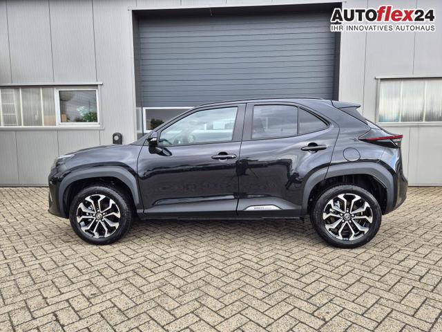 Zentrallager Toyota Yaris Cross - 1.5VVT-iE 130PS Automatik Teamplayer Klimaautomatik Sitzheizung Lenkradheizung PDC v h Rückf.Kamera 17-LM abged.Scheiben 2xKeyless DAB  Bluetooth Touchscreen Apple CarPlay Android Auto