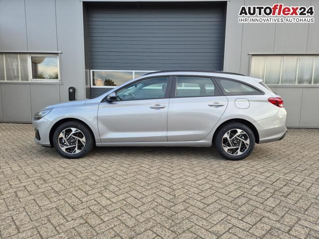 Vorlauffahrzeuge Hyundai i30 Kombi - 1.5 T-GDI 95PS Sitzheizung Lenkradheizung Klima Tempomat Navi Apple CarPlay   Android Auto PDC v h Rückf.Kamera 16-LM