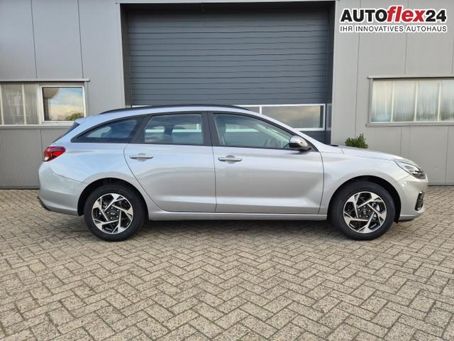 Hyundai i30 Kombi 1.5 T-GDI 95PS Sitzheizung Lenkradheizung Klima Tempomat Navi Apple CarPlay + Android Auto PDC v+h Rückf.Kamera 16-LM 