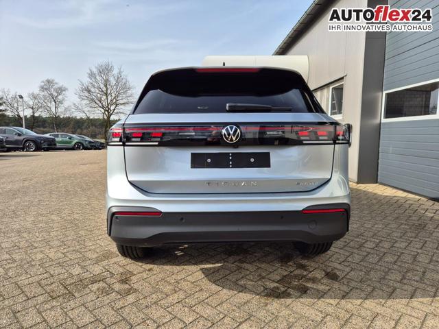 Volkswagen Tiguan Life 1,5 l eHybrid OPF 204PS DSG Design Paket "Dark" LED-Plus-Scheinw. elektr. Heckklappe Sitzheizung v+h Lenkradheizung R&uuml;ckf.Kamera Klimaautomatik VW-Radio Bluetooth wireless Apple CarPlay + Android Auto PDC ACC 2xKeyless Digital Cockpit 