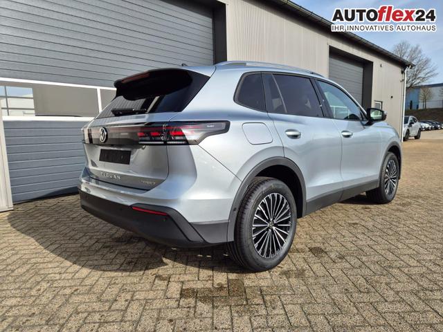 Volkswagen Tiguan Life 1,5 l eHybrid OPF 204PS DSG Design Paket "Dark" LED-Plus-Scheinw. elektr. Heckklappe Sitzheizung v+h Lenkradheizung R&uuml;ckf.Kamera Klimaautomatik VW-Radio Bluetooth wireless Apple CarPlay + Android Auto PDC ACC 2xKeyless Digital Cockpit 