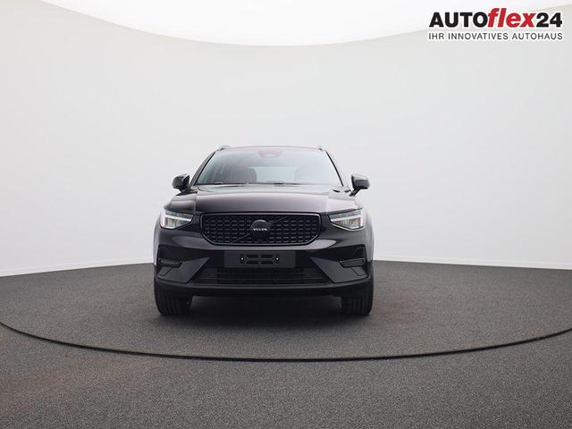 Volvo XC40 2.0 Black Edition Plus B4 Mild-Hybrid 197PS Automatik elektr. PanoDach R&uuml;ckf.Kamera PDC v+h ACC el.Heckklappe Harman/Kardon-Sound Klimaautomatik Sitzheizung Lenkradheizung Apple CarPlay Android Auto 20-LM 