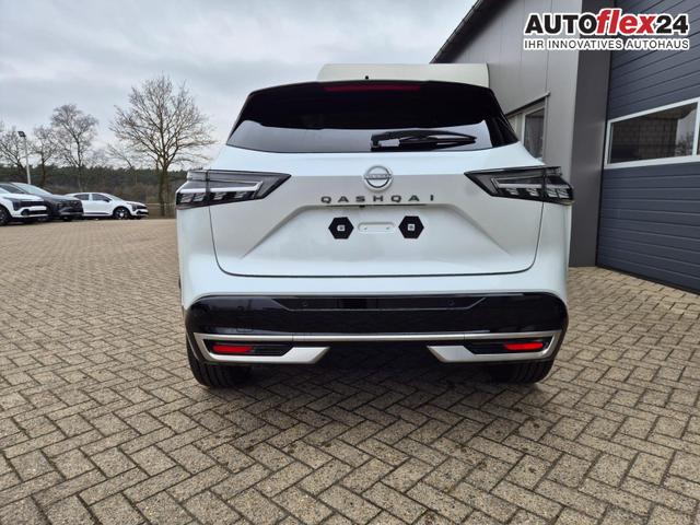 Vorlauffahrzeuge Nissan Qashqai - 1.3 DIG-T MHEV 158 PS X-Tronic Tekna Premium Paket 20"LM Teil-Leder PanoGlasdach Klimaautomatik Sitzheizung Lenkradheizung Navi Head-Up Display elektr. Heckklappe ACC PDC v h 360&deg;Kamera DAB Bluetooth Touchscreen Apple CarPlay Android Auto