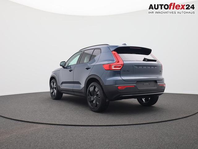 Vorlauffahrzeuge Volvo XC40 - 2.0 Black Edition Plus B4 Mild-Hybrid 197PS Automatik elektr. PanoDach R&uuml;ckf.Kamera PDC v h ACC el.Heckklappe Harman/Kardon-Sound Klimaautomatik Sitzheizung Lenkradheizung Apple CarPlay Android Auto 20-LM