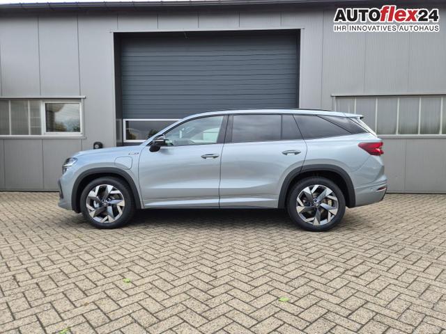 Vorlauffahrzeuge Skoda Kodiaq - Sportline 1.5 TSI 204PS PHEV DSG schwenkb. AHK elektr. PanoDach HUD Alcantara PDC v h 360&deg;Kamera CANTON Sound Klimaautomatik Sitzheizung Lenkradheizung Navi Apple CarPlay Android Auto 2xKeyless 19"LM vollelektr. Reichweite 116KM