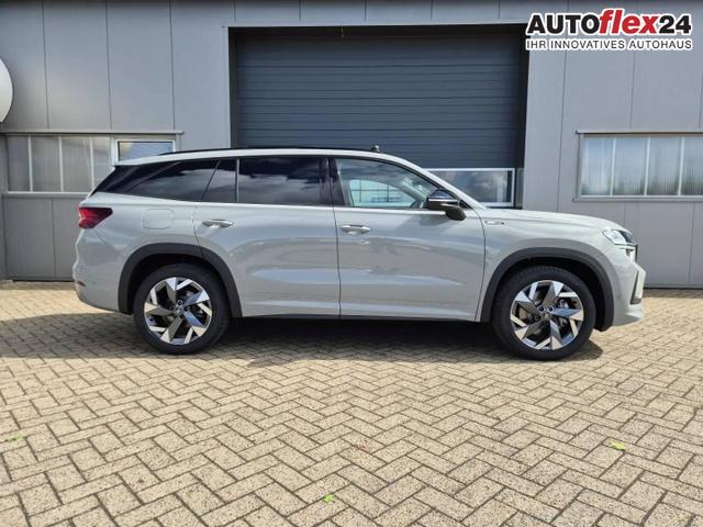 Skoda Kodiaq Sportline 1.5 TSI 204PS PHEV DSG schwenkb. AHK elektr. PanoDach HUD Alcantara PDC v+h 360&deg;Kamera CANTON Sound Klimaautomatik Sitzheizung Lenkradheizung Navi Apple CarPlay Android Auto 2xKeyless 19"LM vollelektr. Reichweite 116KM 
