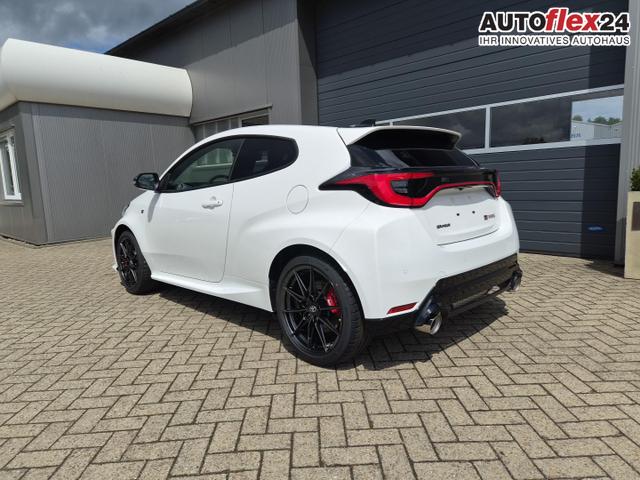 Toyota GR Yaris 1.6 Turbo 280PS Automatik 4x4 High Performance BBS Felgen Klimaautomatik Lenkradheizung Sitzheizung JBL Premiumsound Navi Bluetooth DAB Apple CarPlay Android Auto2x Keyless R&uuml;ckf.Kamera PDC v+h ACC 18-LM 