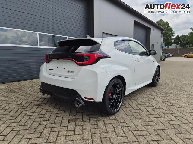 Toyota GR Yaris 1.6 Turbo 280PS Automatik 4x4 High Performance BBS Felgen Klimaautomatik Lenkradheizung Sitzheizung JBL Premiumsound Navi Bluetooth DAB Apple CarPlay Android Auto2x Keyless R&uuml;ckf.Kamera PDC v+h ACC 18-LM 