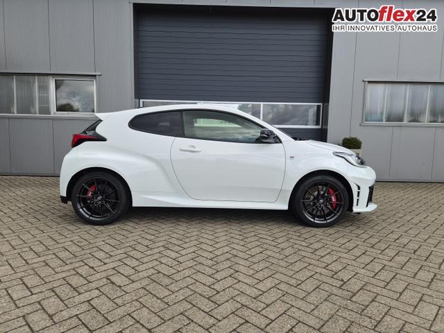 Toyota GR Yaris 1.6 Turbo 280PS Automatik 4x4 High Performance BBS Felgen Klimaautomatik Lenkradheizung Sitzheizung JBL Premiumsound Navi Bluetooth DAB Apple CarPlay Android Auto2x Keyless R&uuml;ckf.Kamera PDC v+h ACC 18-LM 