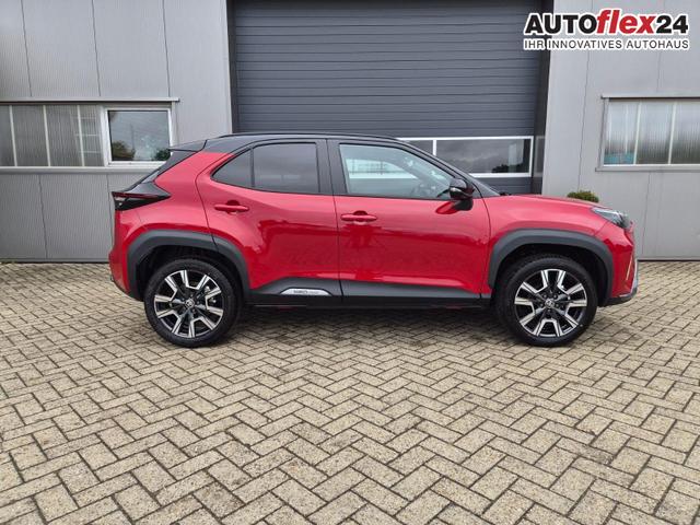 Toyota Yaris Cross 1.5-l 130PS HEV Automatik Style Matrix-LED 4xKamera elektr. Heckklappe Sitzheizung Lenkradheizung Klimaautomatik Navi Bluetooth wireless Apple CarPlay + Android Auto ACC PDC v+h 18"LM 