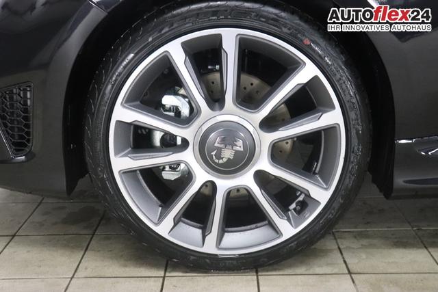 595 & 695 MY23 595 1.4 T-Jet 121 kW (165 PS) MT 876 - Scorpione Schwarz 557 - Integral-Sportsitze Leder Schwarz "3L3 Komfort-Paket: Bi-Xenon Scheinwerfer, Beats&reg; Audio Soundsystem 3L4 Tech-Paket 5CE Scorpione Schwarz 9SV, Gutschrift Mopar BMC Sportluftfilter und Tankdeckel aus Aluminium A67 Linea Turismo"