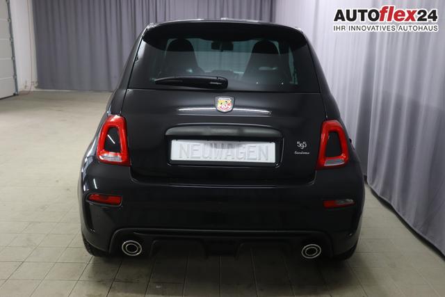 595 & 695 MY23 595 1.4 T-Jet 121 kW (165 PS) MT 876 - Scorpione Schwarz 557 - Integral-Sportsitze Leder Schwarz "3L3 Komfort-Paket: Bi-Xenon Scheinwerfer, Beats® Audio Soundsystem 3L4 Tech-Paket 5CE Scorpione Schwarz 9SV, Gutschrift Mopar BMC Sportluftfilter und Tankdeckel aus Aluminium A67 Linea Turismo"