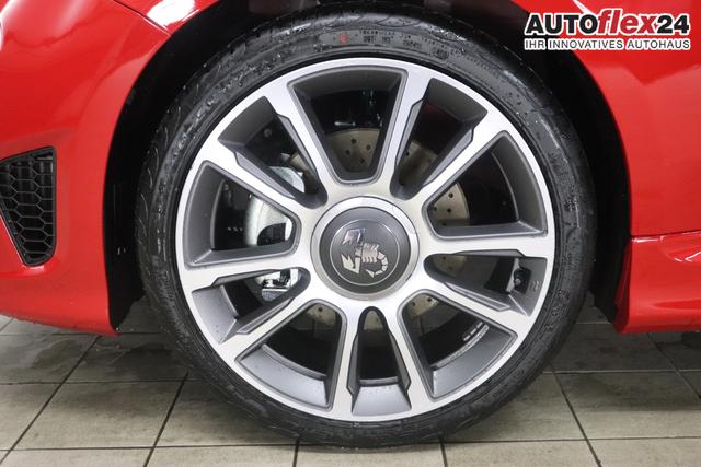 595 & 695 MY23 595 1.4 T-Jet 121 kW (165 PS) MT 111 - Passione Rot 557 - Integral-Sportsitze Leder Schwarz "3L3 Komfort-Paket: Bi-Xenon Scheinwerfer, Beats&reg; Audio Soundsystem 3L4 Tech-Paket 5CJ Passione Rot 9SV, Gutschrift Mopar BMC Sportluftfilter und Tankdeckel aus Aluminium A67 Linea Turismo"