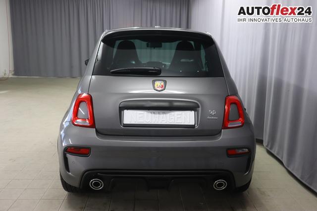 595 & 695 MY23 595 1.4 T-Jet 121 kW (165 PS) MT 695 - Record Grau 557 - Integral-Sportsitze Leder Schwarz "3L3 Komfort-Paket: Bi-Xenon Scheinwerfer, Beats® Audio Soundsystem 3L4 Tech-Paket 5DP Record Grau 9SV, Gutschrift Mopar BMC Sportluftfilter und Tankdeckel aus Aluminium A67 Linea Turismo"