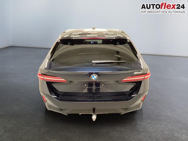 BMW 5er Touring 520i M-Sport MHEV 190PS/140kW Steptronic 2026 | +AHK +20" +MSportpaket +MSportfahrwerk +DrivingAssistantPlus +AdaptiveLED +HarmanKardon +DigitalKey +ParkAssist +Sitzhzg +WirelessCharging +Sonnenschutzverglasung +ShadowLine 