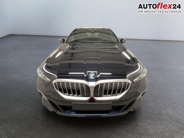 Gebrauchtfahrzeug BMW 5er Touring - 520i M-Sport MHEV 190PS/140kW Steptronic 2026 |  AHK  20"  MSportpaket  MSportfahrwerk  DrivingAssistantPlus  AdaptiveLED  HarmanKardon  DigitalKey  ParkAssist  Sitzhzg  WirelessCharging  Sonnenschutzverglasung  ShadowLine
