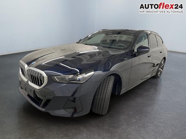 BMW 5er Touring 520i M-Sport MHEV 190PS/140kW Steptronic 2026 | +AHK +20" +MSportpaket +MSportfahrwerk +DrivingAssistantPlus +AdaptiveLED +HarmanKardon +DigitalKey +ParkAssist +Sitzhzg +WirelessCharging +Sonnenschutzverglasung +ShadowLine 