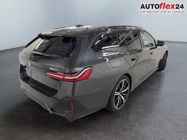 BMW 5er Touring 520i M-Sport MHEV 190PS/140kW Steptronic 2026 | +AHK +20" +MSportpaket +MSportfahrwerk +DrivingAssistantPlus +AdaptiveLED +HarmanKardon +DigitalKey +ParkAssist +Sitzhzg +WirelessCharging +Sonnenschutzverglasung +ShadowLine 