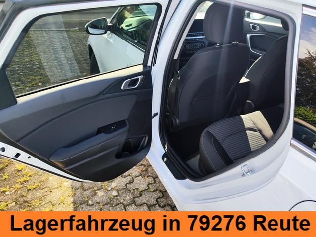 KIA Ceed Sportswagon Kombi Weiß bei Birkle Mobile in 79276 Reute
