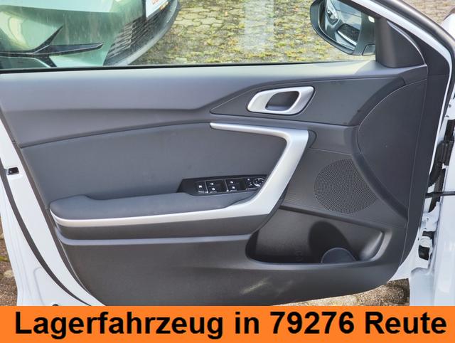 KIA Ceed Sportswagon Kombi Weiß bei Birkle Mobile in 79276 Reute