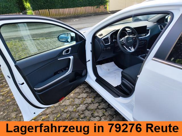 KIA Ceed Sportswagon Kombi Weiß bei Birkle Mobile in 79276 Reute