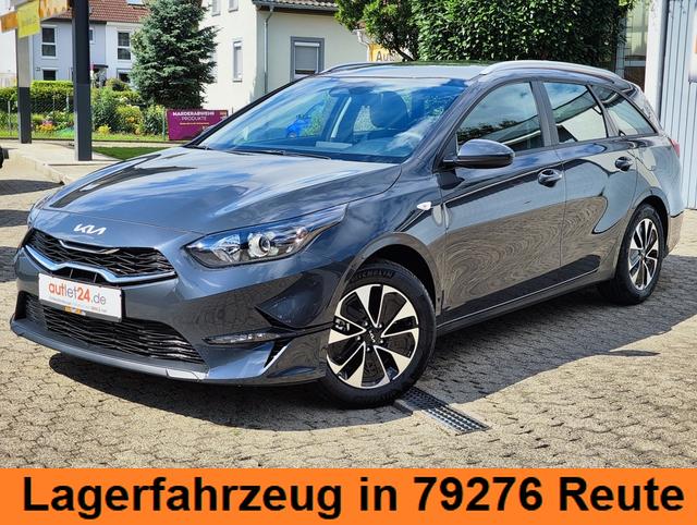 Lagerfahrzeug Kia Ceed Sportswagon - SPIN SW/Kombi 140PS DCT Automatik Navi Einparkhilfe hinten Rückfahrkamera Sitzheizung Lenkradheizung 16" Alufelgen Apple CarPlay Android Auto 7 Jahre Garantie bis 150.000Km