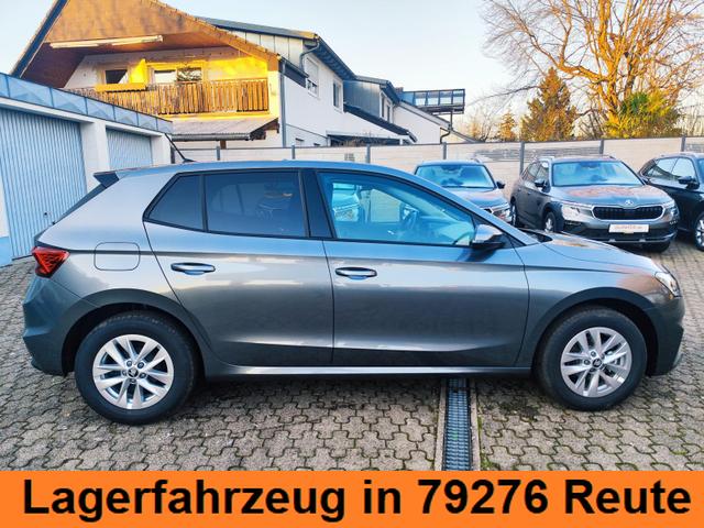 Skoda Fabia 130 Jahre 1.0 TSI 95PS mit Garantie 5 bis 100.000Km Sunset Tempomat Klimaautomatik Sitzheizung SmartLink AndroidAuto Apple CarPlay Digitales Tacho 8" Einparkhilfe hinten R&uuml;ckfahrkamera Leichtmetallfelgen 15" DAB Radio 