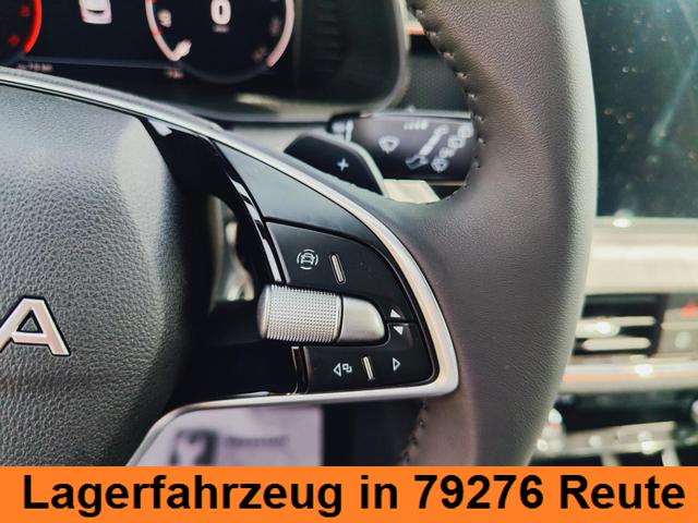 Skoda Kamiq Top Selection L 115PS DSG Automatik mit elektrischer Heckklappe Tempomat LED Scheinwerfer Sitzheizung Lenkradheizung Einparkhilfe vorne+hinten R&uuml;ckfahrkamera DAB Radio Kessy Licht und Regensensor 
