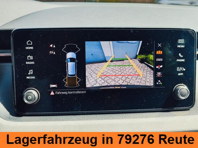 Skoda Kamiq Top Selection L 115PS DSG Automatik mit elektrischer Heckklappe Tempomat LED Scheinwerfer Sitzheizung Lenkradheizung Einparkhilfe vorne+hinten R&uuml;ckfahrkamera DAB Radio Kessy Licht und Regensensor 