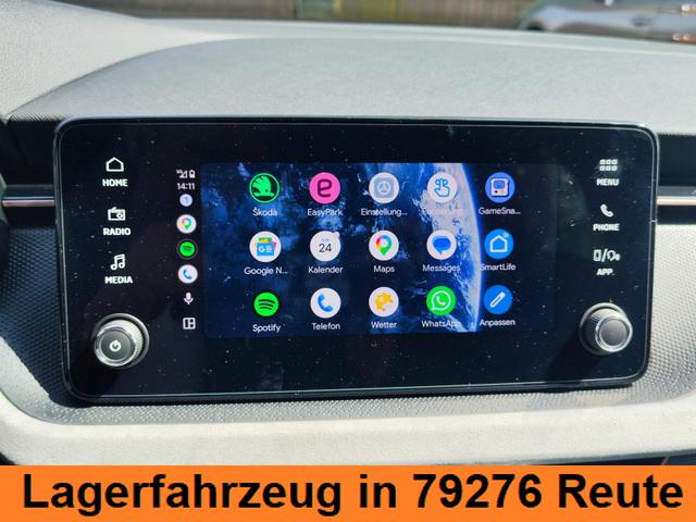 Skoda Kamiq Top Selection L 115PS DSG Automatik mit elektrischer Heckklappe Tempomat LED Scheinwerfer Sitzheizung Lenkradheizung Einparkhilfe vorne+hinten R&uuml;ckfahrkamera DAB Radio Kessy Licht und Regensensor 