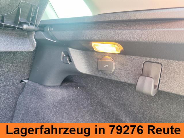 Skoda Kamiq Top Selection L 115PS DSG Automatik mit elektrischer Heckklappe Tempomat LED Scheinwerfer Sitzheizung Lenkradheizung Einparkhilfe vorne+hinten R&uuml;ckfahrkamera DAB Radio Kessy Licht und Regensensor 