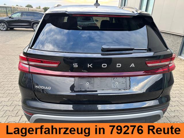 Skoda Kodiaq Selection 1.5 TSI mHEV 150PS DSG, 3J. Garantie, STANDHEIZUNG, 19" Alu, MATRIX-LED, NAVI 13", Alarm, Anhängerkupplung, Elektr. Heckklappe, ACC, 3Z-Climatronic, KESSY, Sitzheizung, Parksensoren v/h, Kamera, Fahrersitz elektr/Memory, Lederlenkrad beheizt, Virtual Coc 