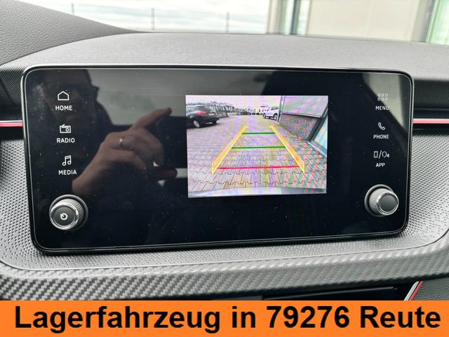 Skoda Kamiq Monte Carlo 1.0 TSI 115PS DSG, GRAU-MET/Dach schwarz, 18" ALU, AHK-VORBEREITUNG, Panoramadach, Matrix-LED, Parksensoren v/h, Kamera, Tempomat, Virtual Cockpit (8"!!), Kessy, Winter-Paket, Climatronic, Radio 8", SmartLink, NSW, Sport-M-Lederlenkrad beheizt, Dachreling 