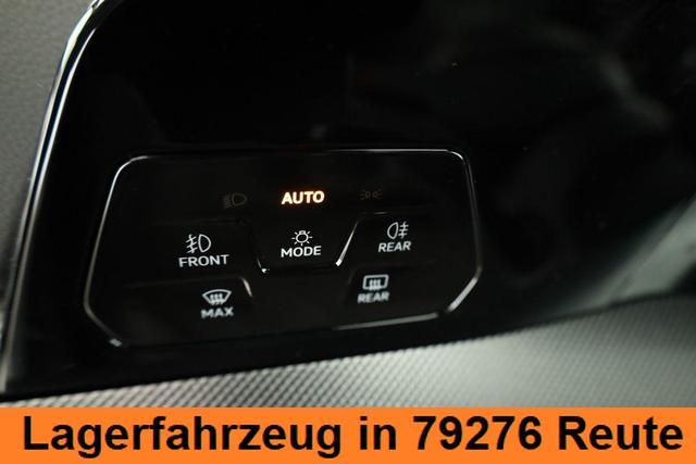 Volkswagen Golf 2.0 TSI 195 kW GTI VIII DSG Black Style, Pano, Navi, Side, Matrix, AreaView, Winter, 19-Zoll 